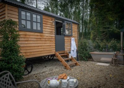 shepherds hut cotswolds - DSC 9120 1