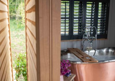 Shepherds Hut Cotswolds bathroom