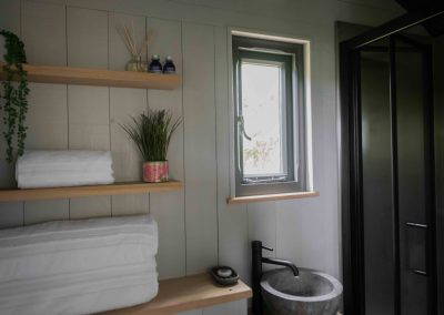 Shepherds Hut Cotswolds bathroom